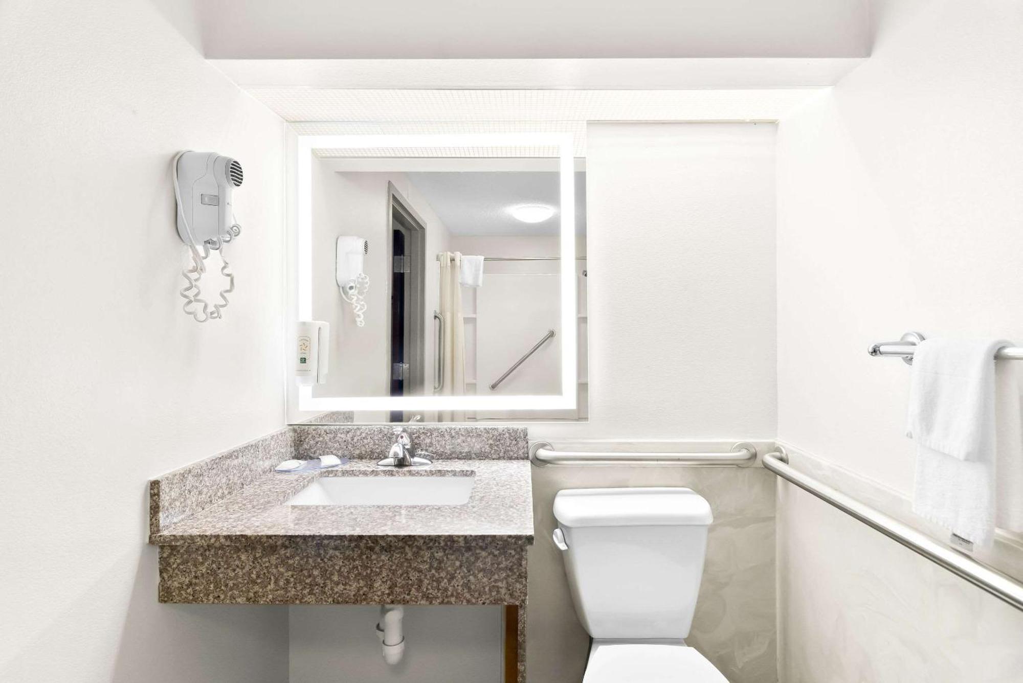 Quality Inn Russellville Buitenkant foto