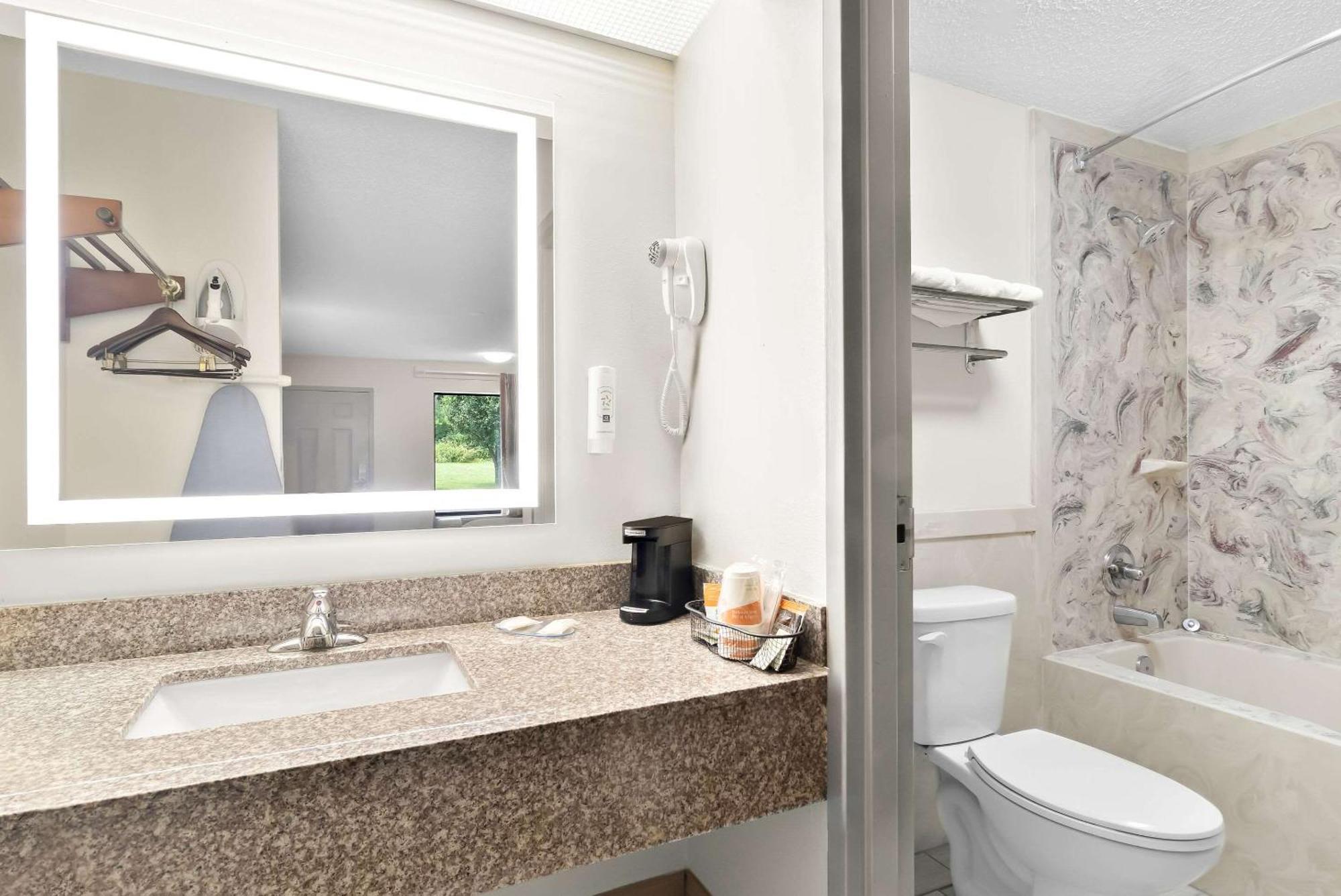 Quality Inn Russellville Buitenkant foto